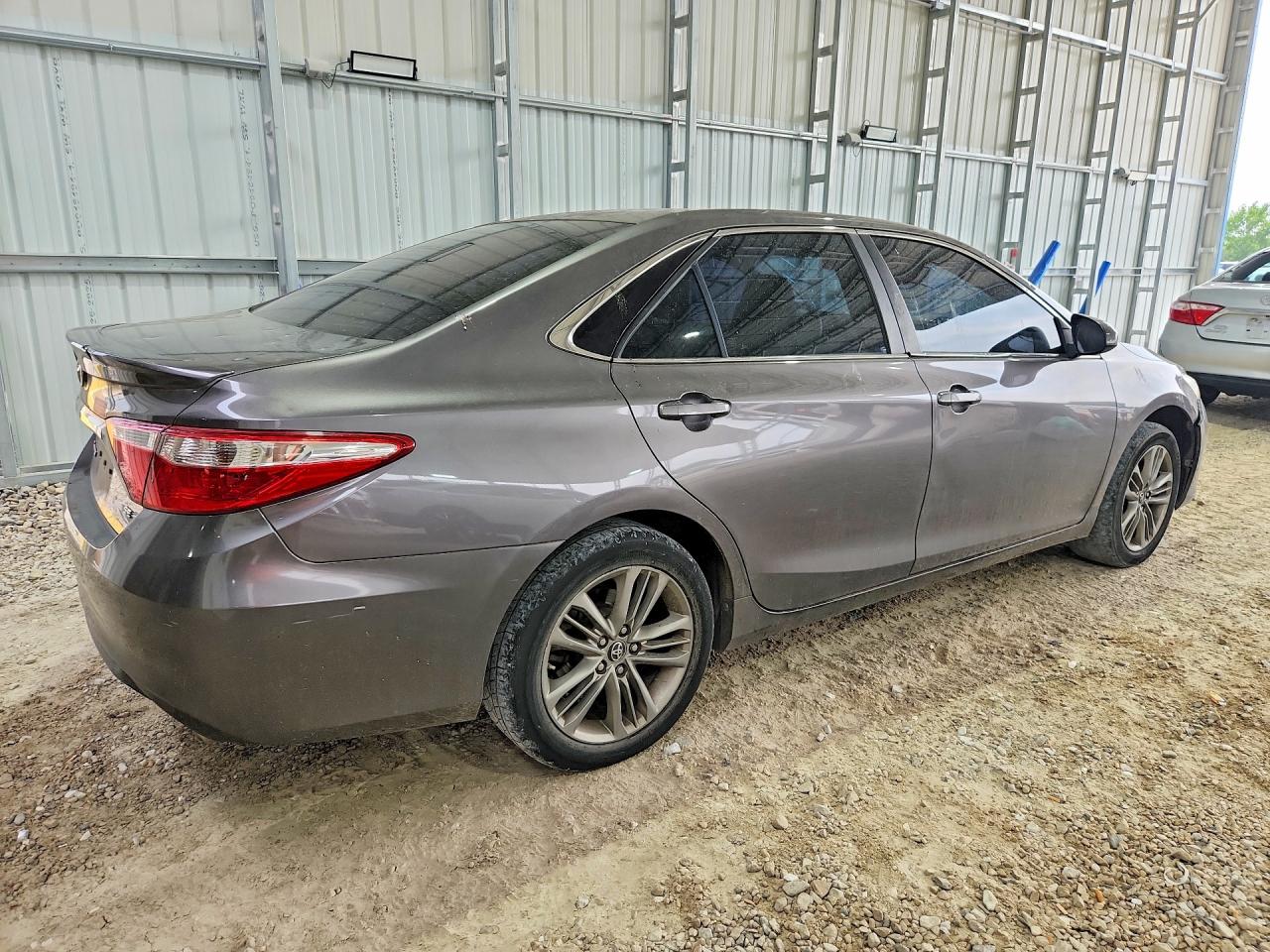 2017 TOYOTA CAMRY SE photo 5