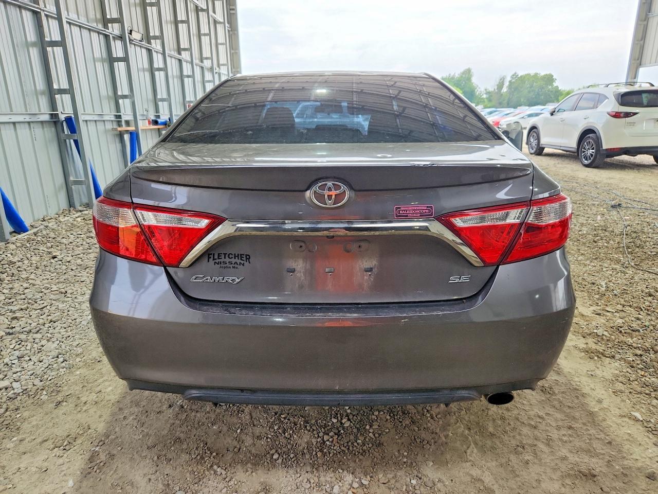 2017 TOYOTA CAMRY SE photo 11