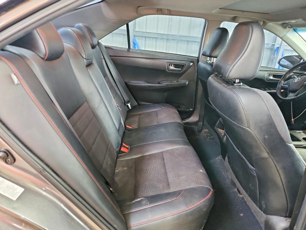 2017 TOYOTA CAMRY SE photo 19