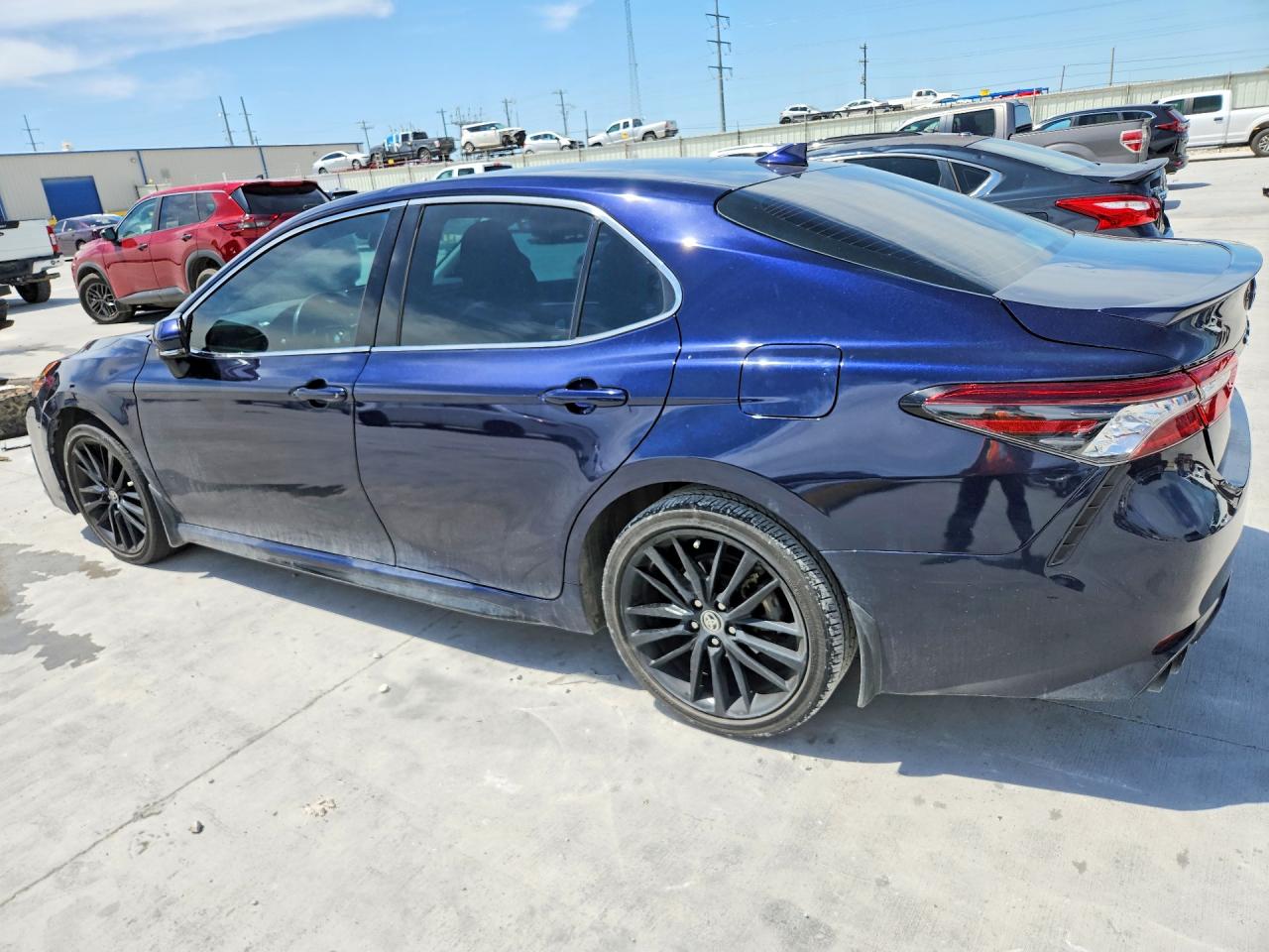 2022 TOYOTA CAMRY XSE photo 2