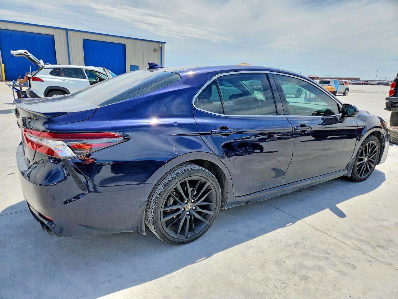 2022 TOYOTA CAMRY XSE photo 3