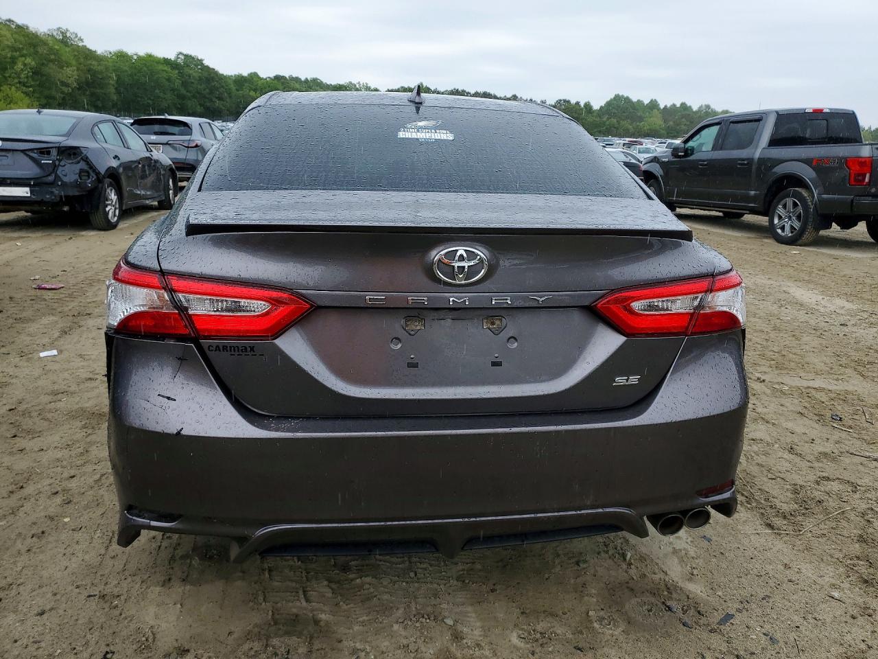 2020 TOYOTA CAMRY SE photo 11