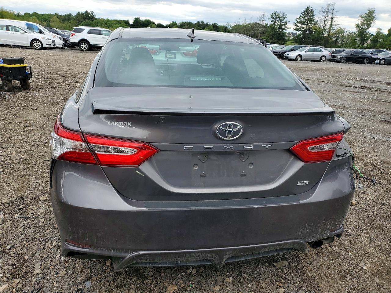 2020 TOYOTA CAMRY SE photo 11