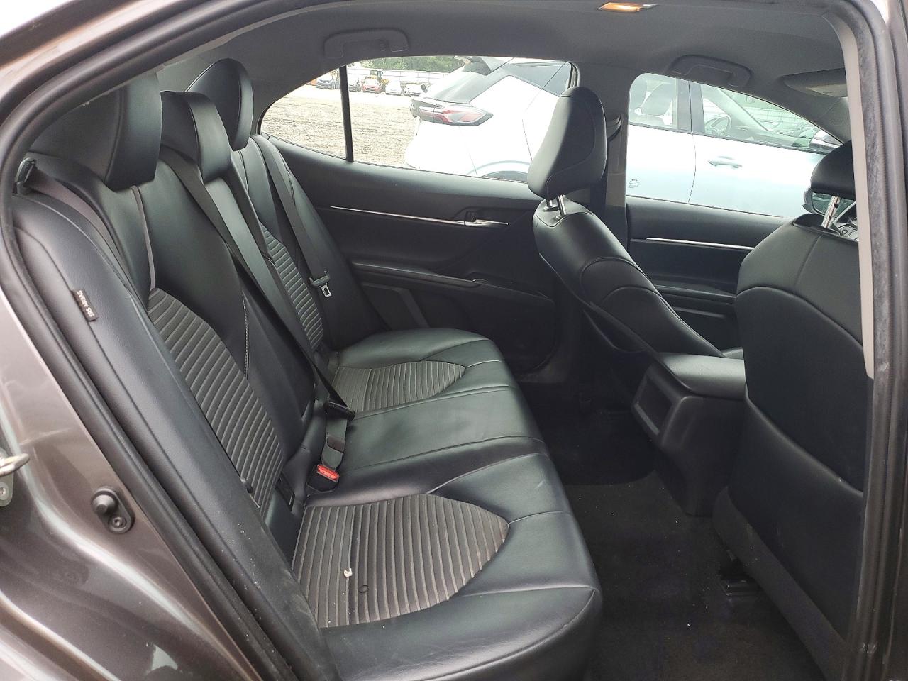 2020 TOYOTA CAMRY SE photo 19