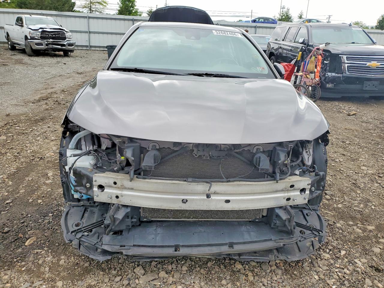 2020 TOYOTA CAMRY SE photo 9