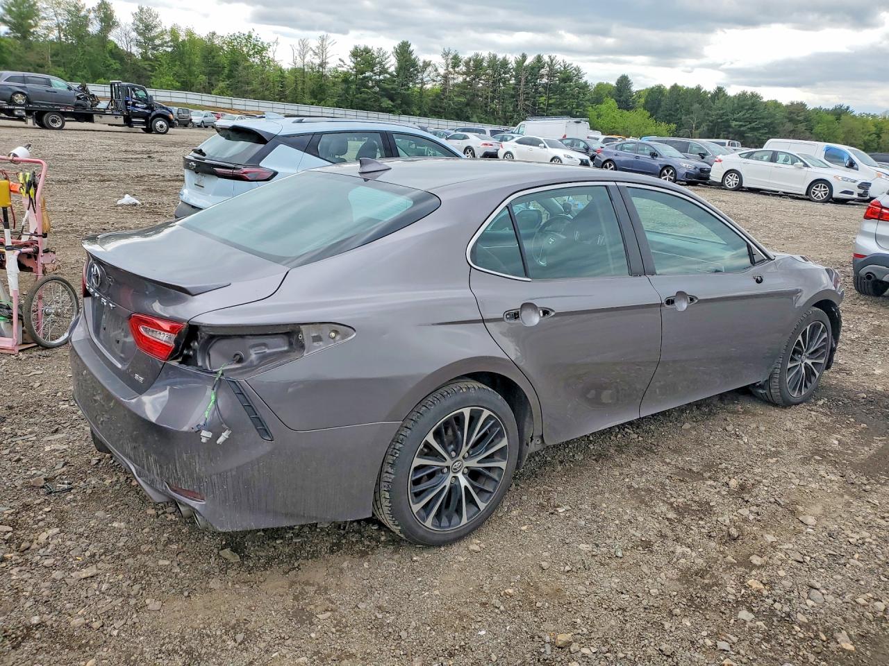 2020 TOYOTA CAMRY SE photo 5