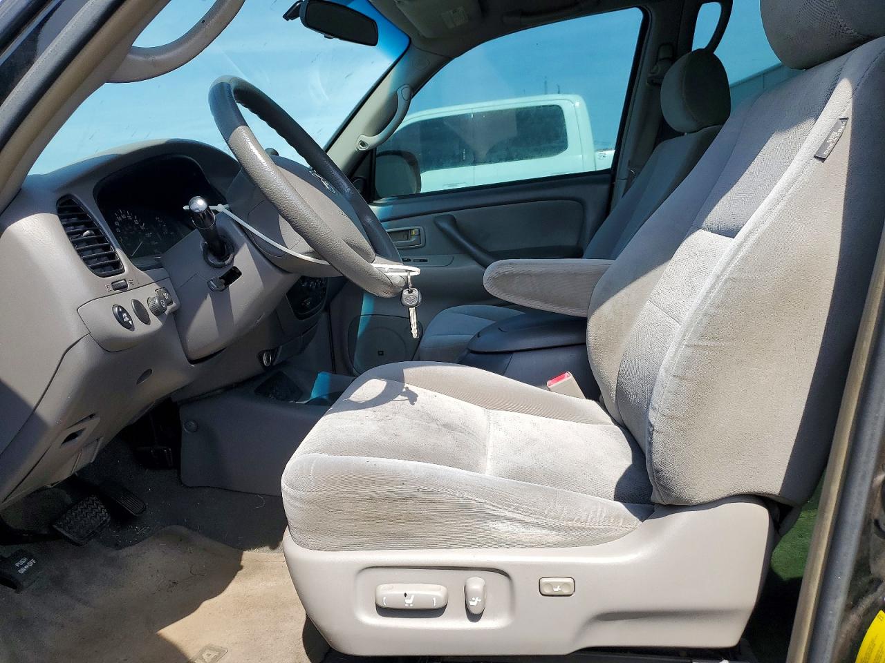 2006 TOYOTA SEQUOIA photo 19