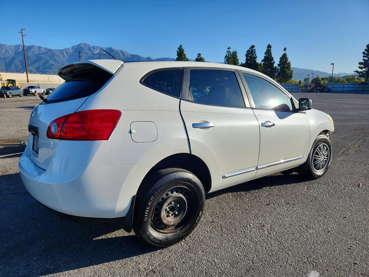 2013 NISSAN ROGUE S photo 5