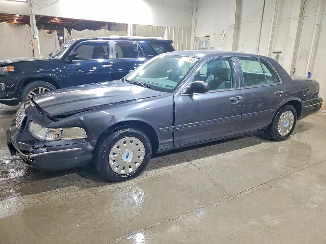 2005 FORD CROWN VICTORIA