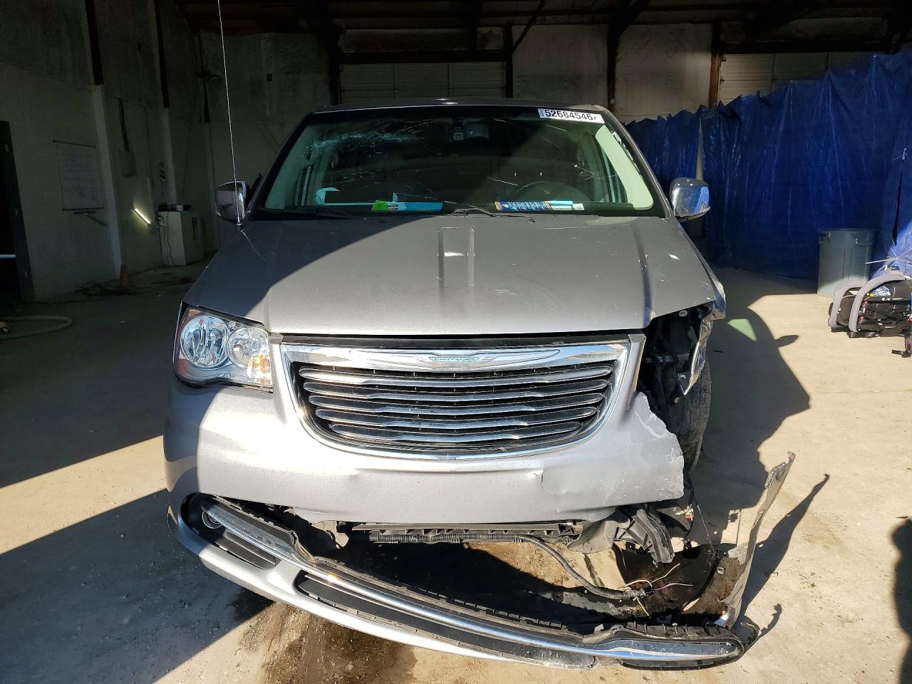 2015 CHRYSLER TOWN & COUNTRY TOURING L photo 9