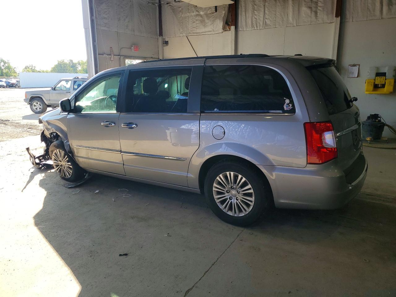 2015 CHRYSLER TOWN & COUNTRY TOURING L photo 3