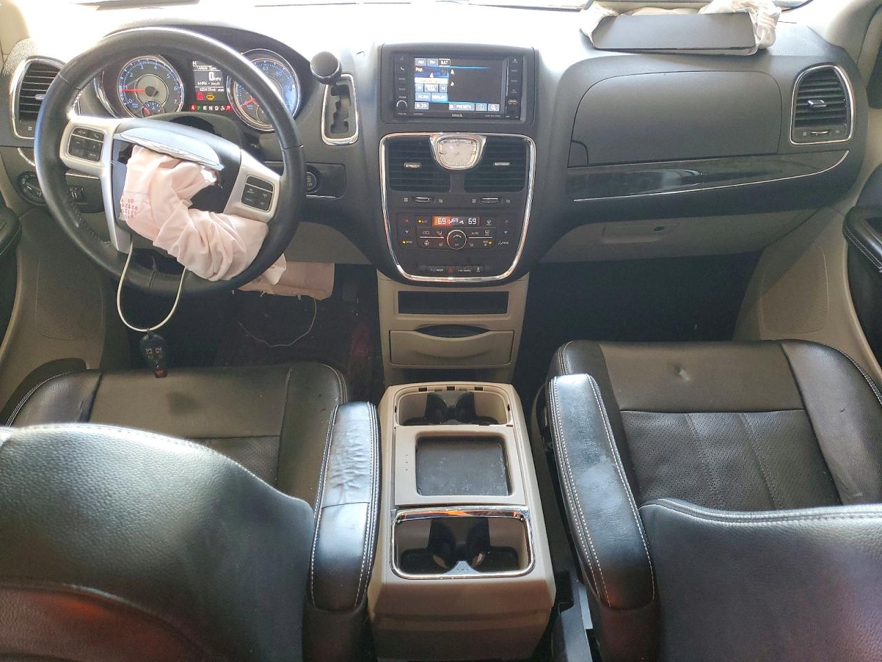 2015 CHRYSLER TOWN & COUNTRY TOURING L photo 15
