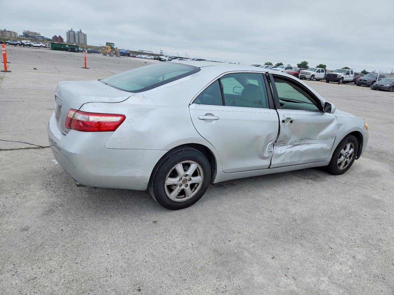 2008 TOYOTA CAMRY LE photo 3