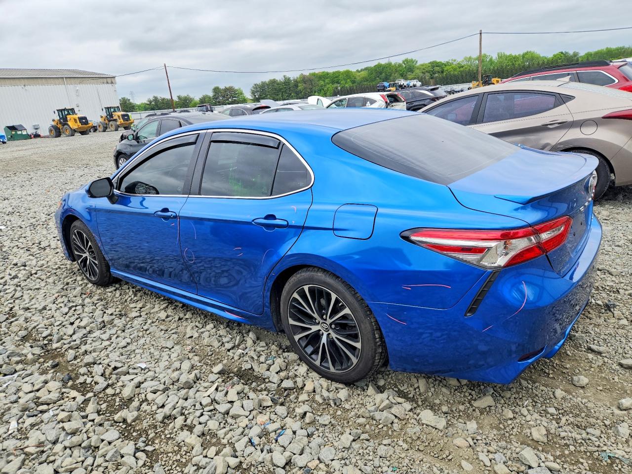 2018 TOYOTA CAMRY SE photo 4