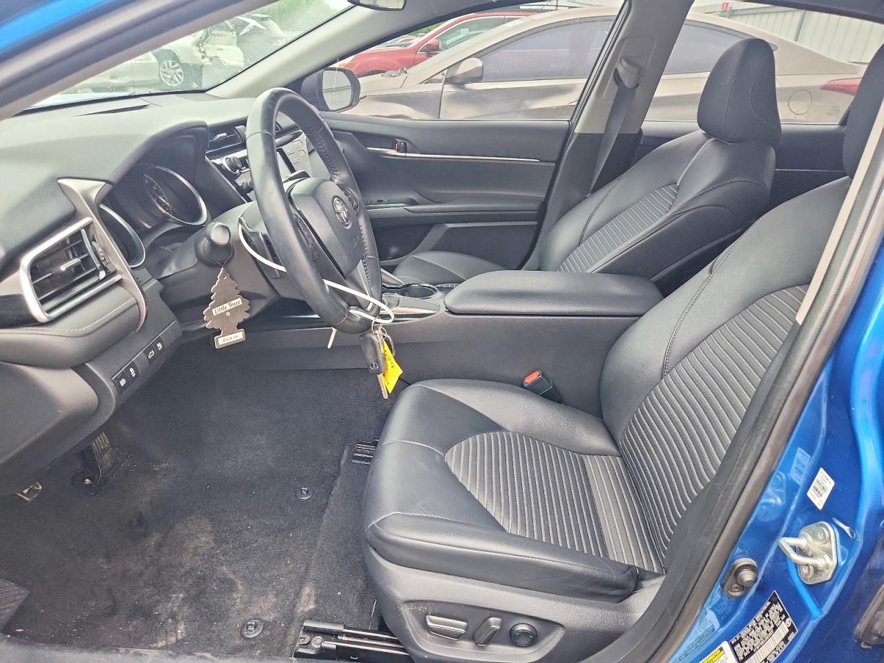 2018 TOYOTA CAMRY SE photo 19