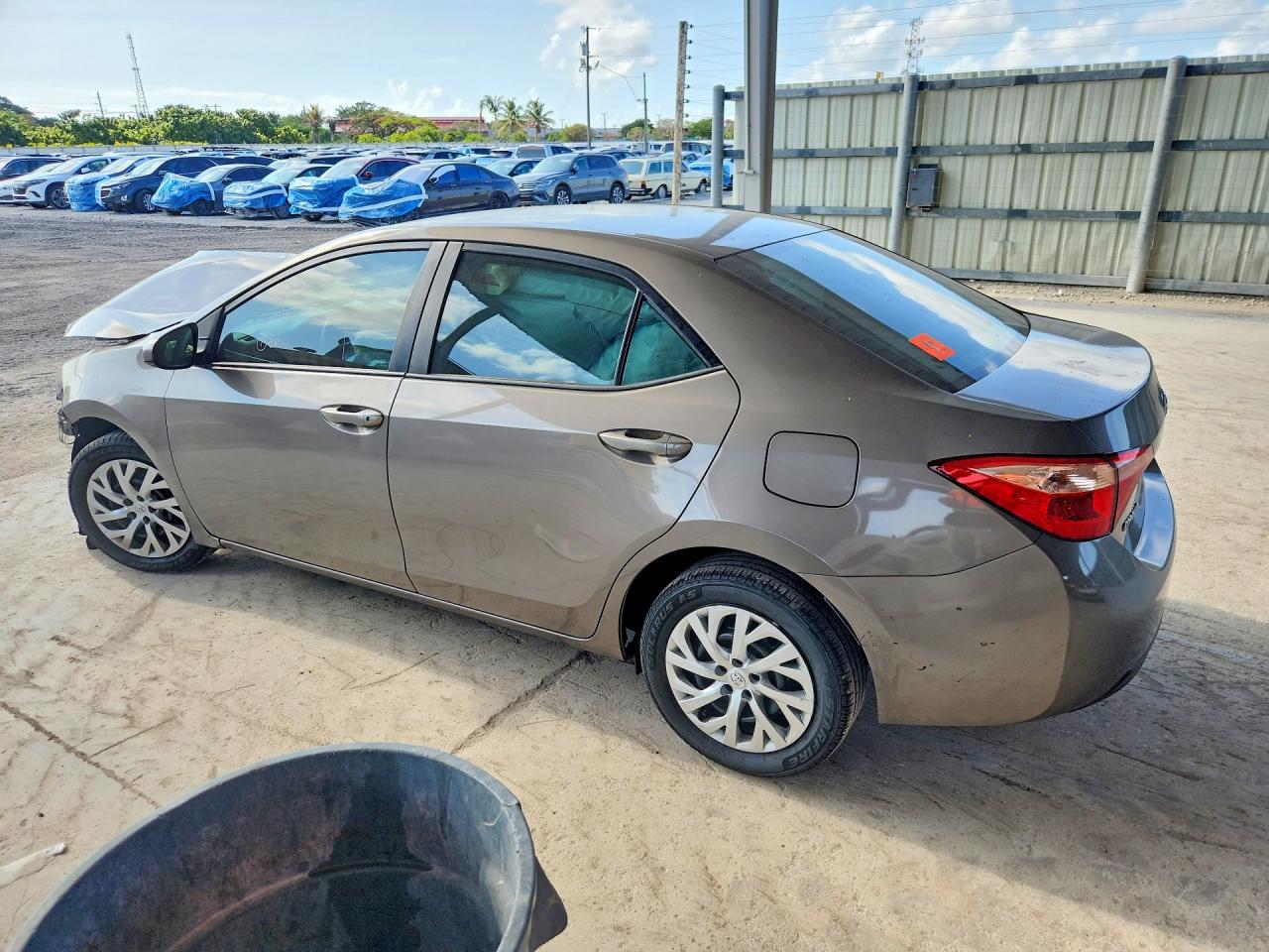 2019 TOYOTA COROLLA LE photo 3