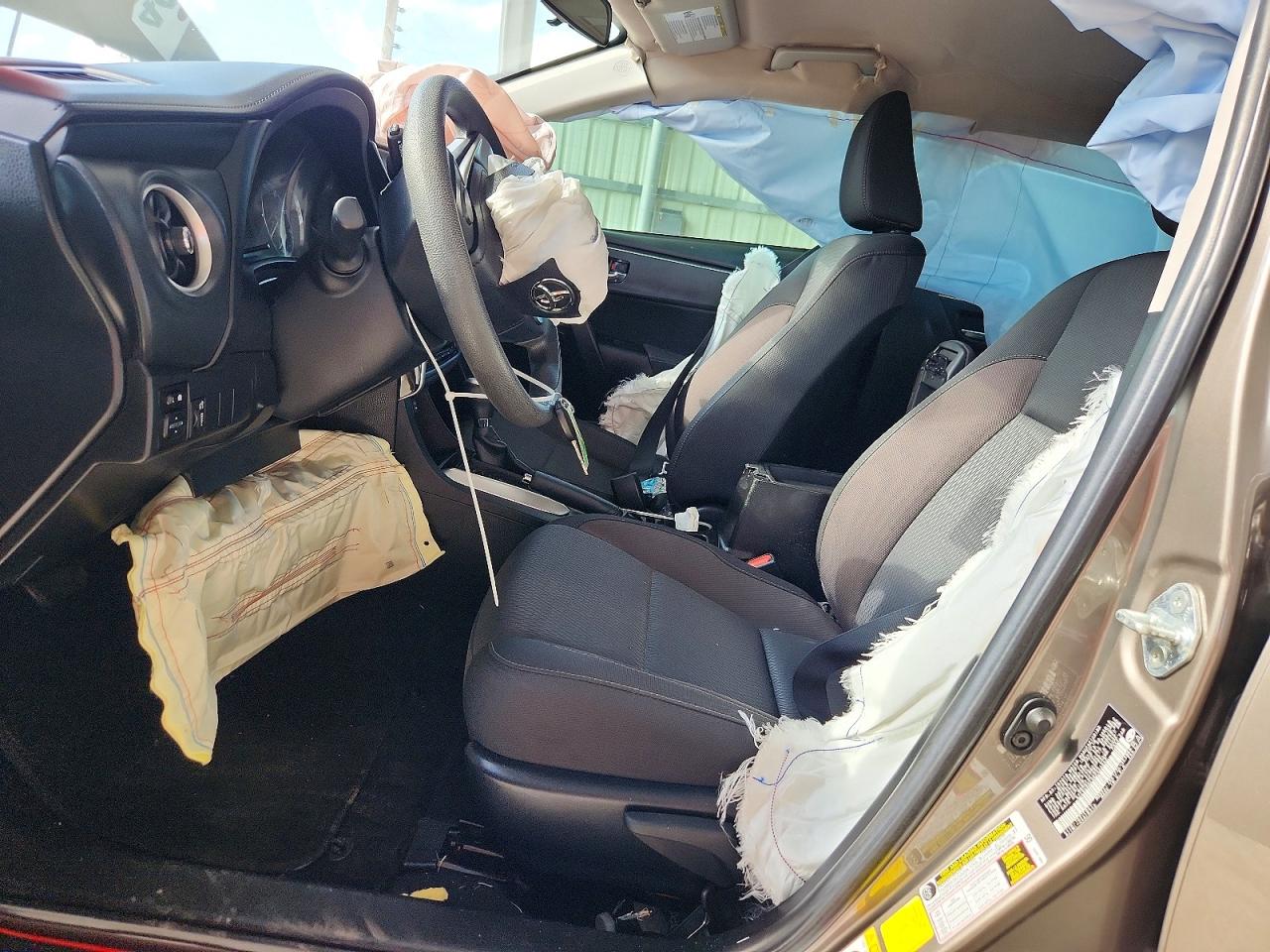 2019 TOYOTA COROLLA LE photo 13