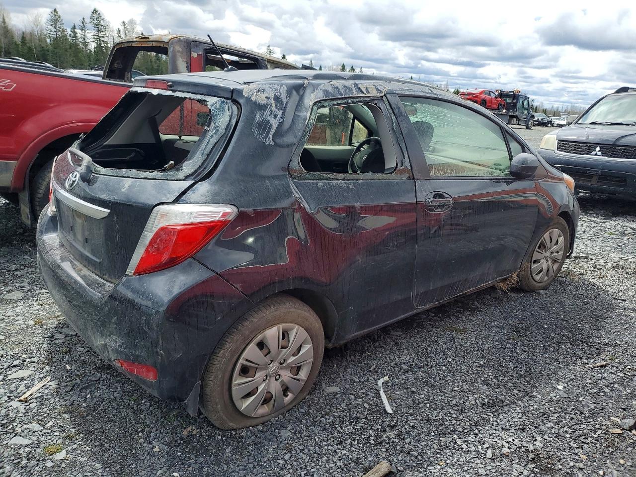 2013 TOYOTA YARIS 3-DOOR L photo 3