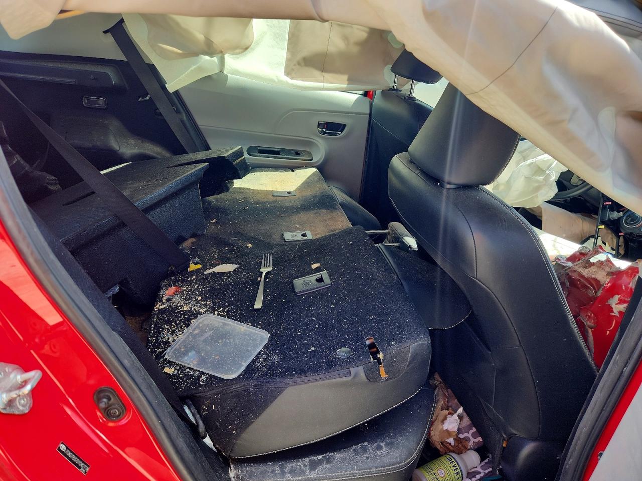 2013 TOYOTA PRIUS C FOUR photo 28