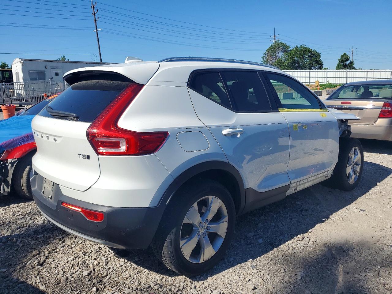 2020 VOLVO XC40 T5 MOMENTUM photo 5