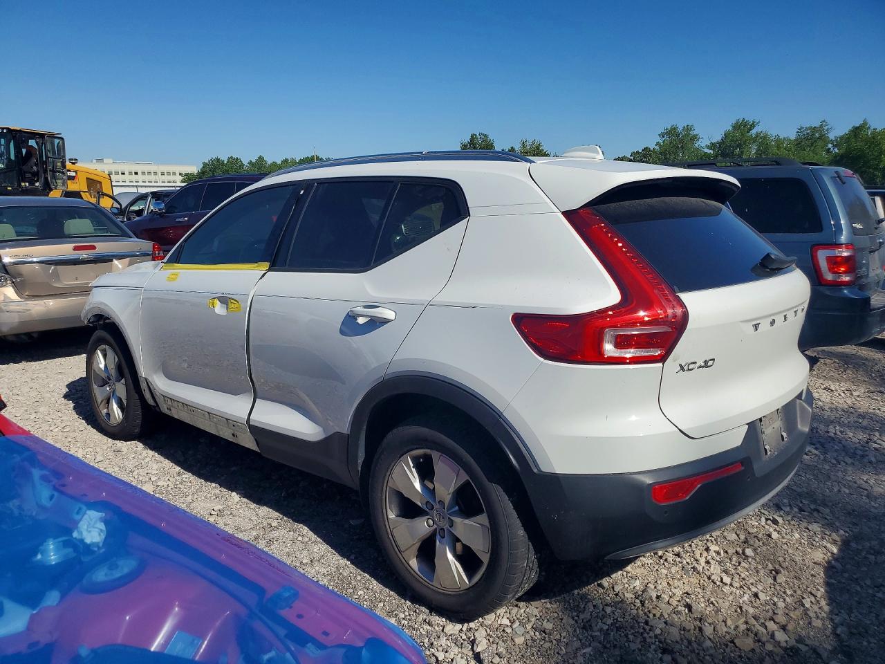 2020 VOLVO XC40 T5 MOMENTUM photo 3