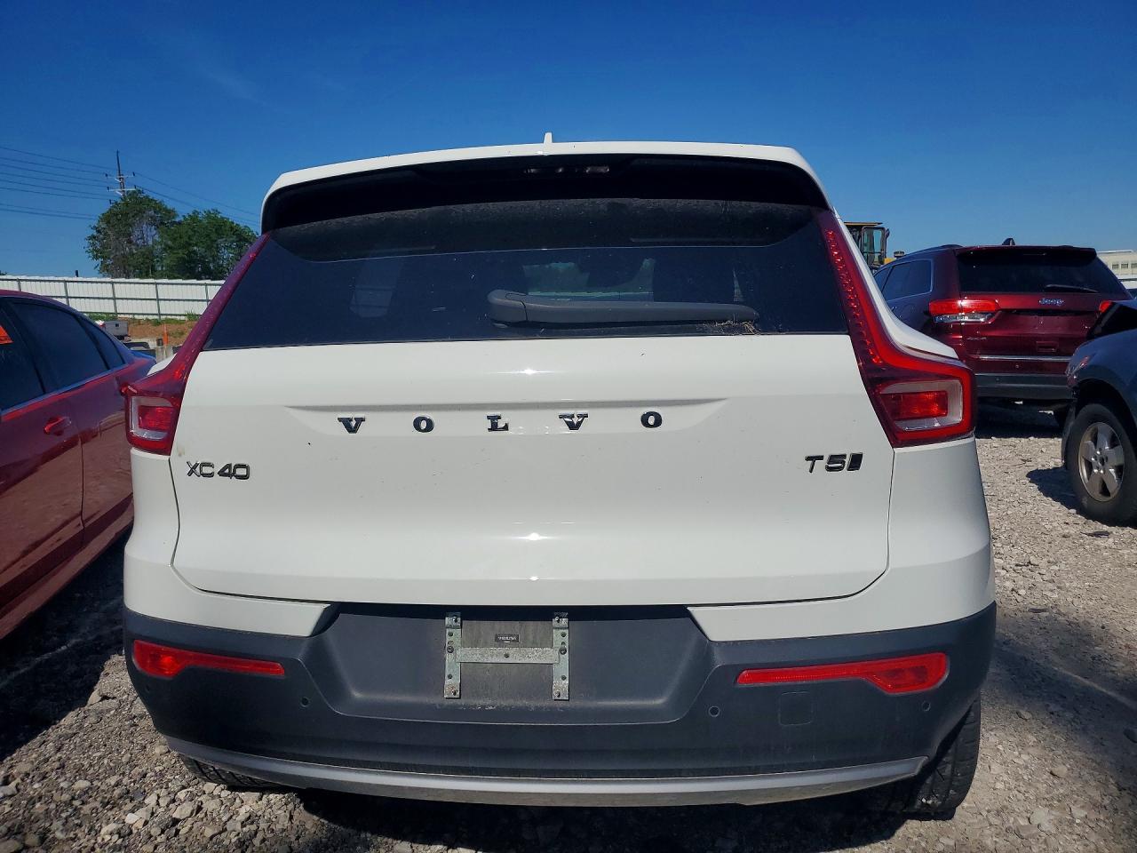 2020 VOLVO XC40 T5 MOMENTUM photo 11