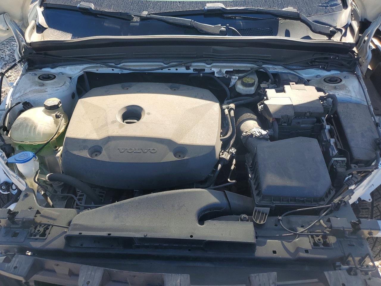 2020 VOLVO XC40 T5 MOMENTUM photo 21