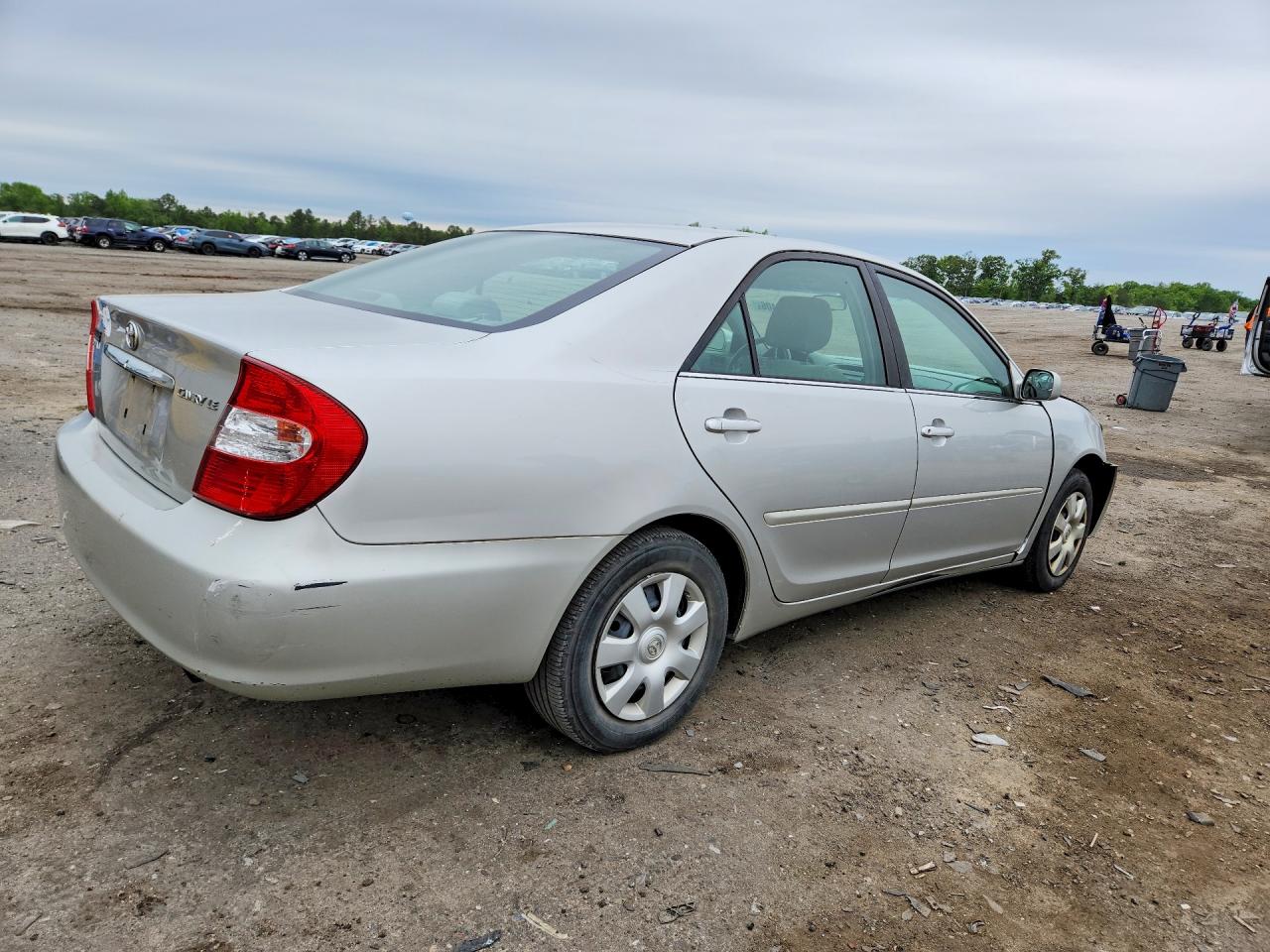 2004 TOYOTA CAMRY LE photo 5