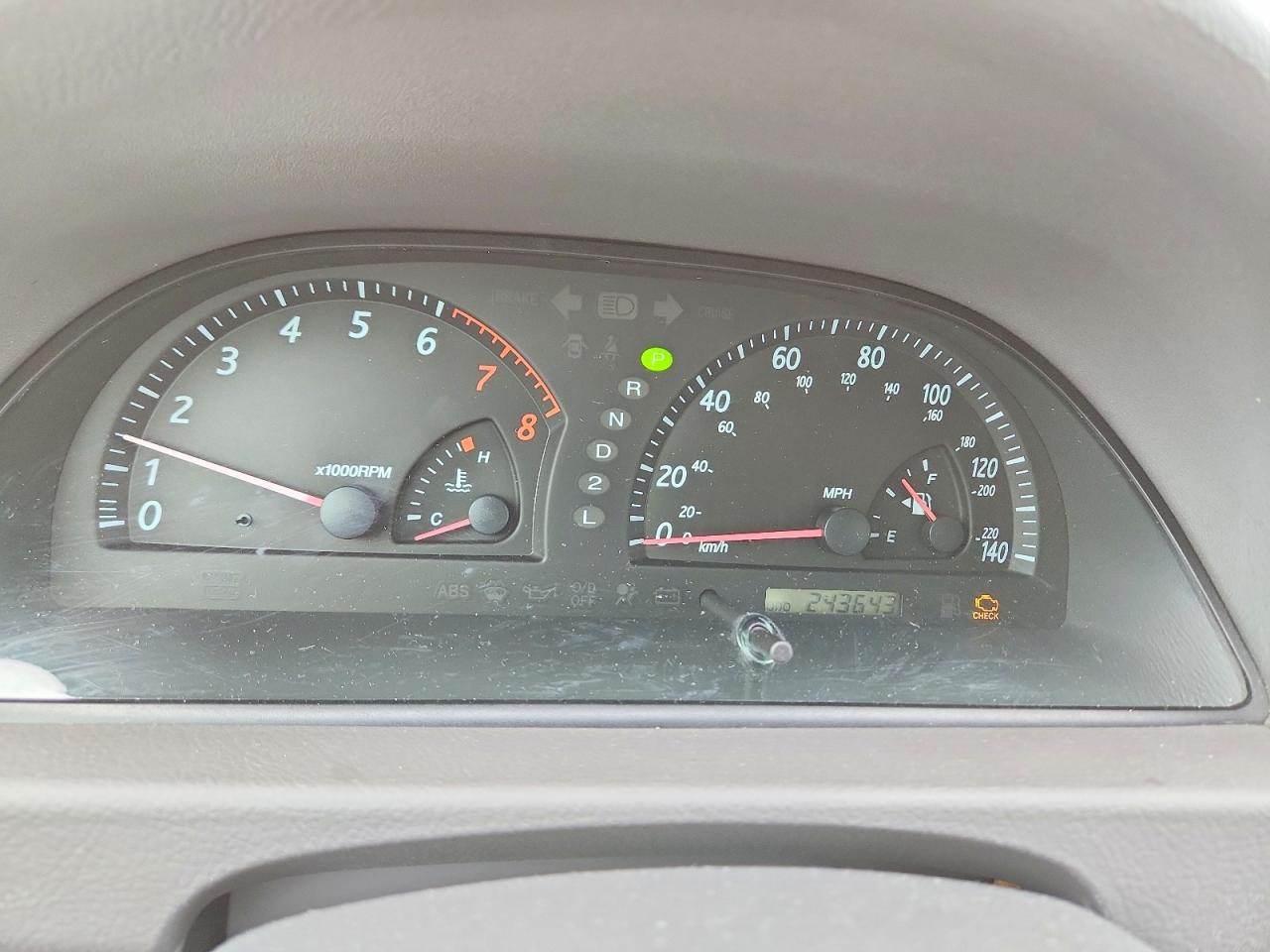 2004 TOYOTA CAMRY LE photo 17