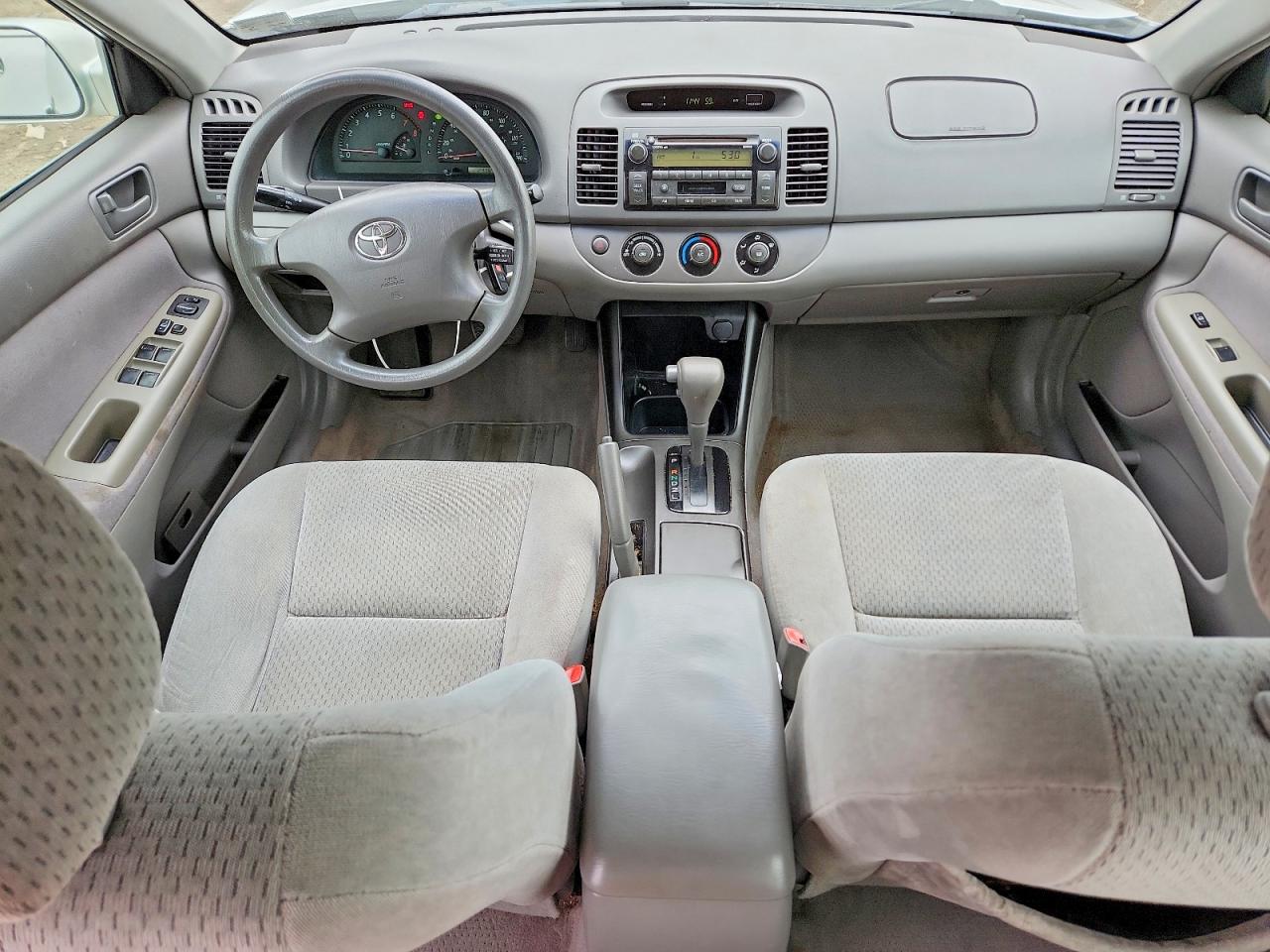 2004 TOYOTA CAMRY LE photo 15