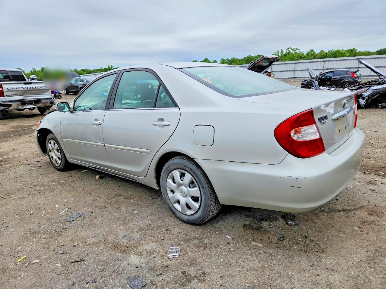 2004 TOYOTA CAMRY LE photo 3