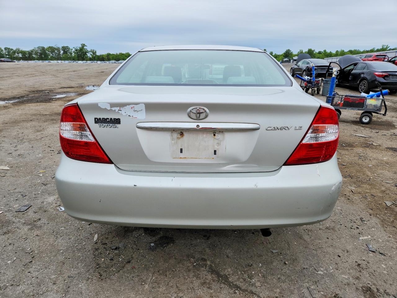 2004 TOYOTA CAMRY LE photo 11