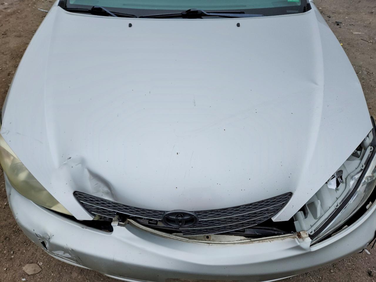 2004 TOYOTA CAMRY LE photo 21