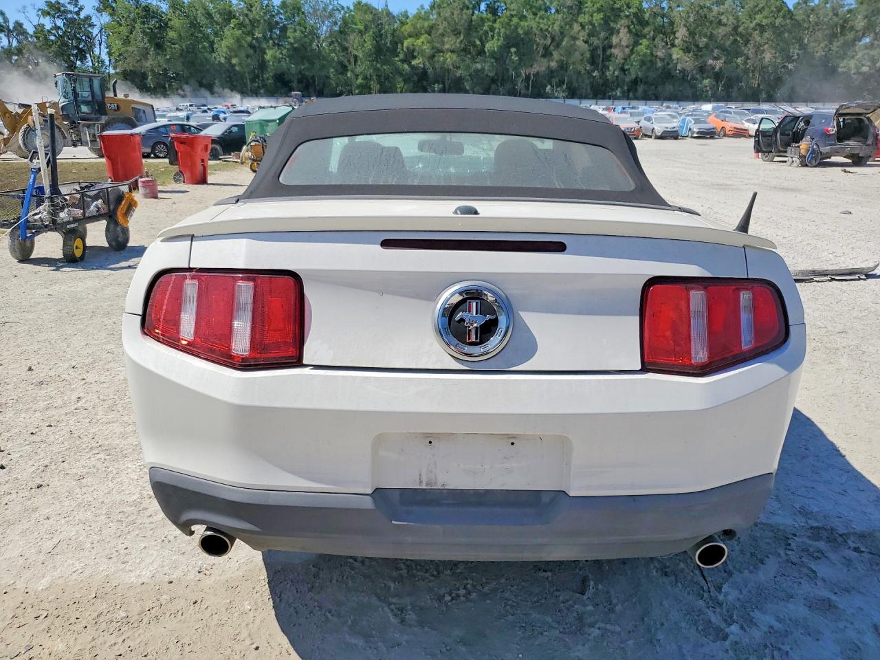 2012 FORD MUSTANG photo 6