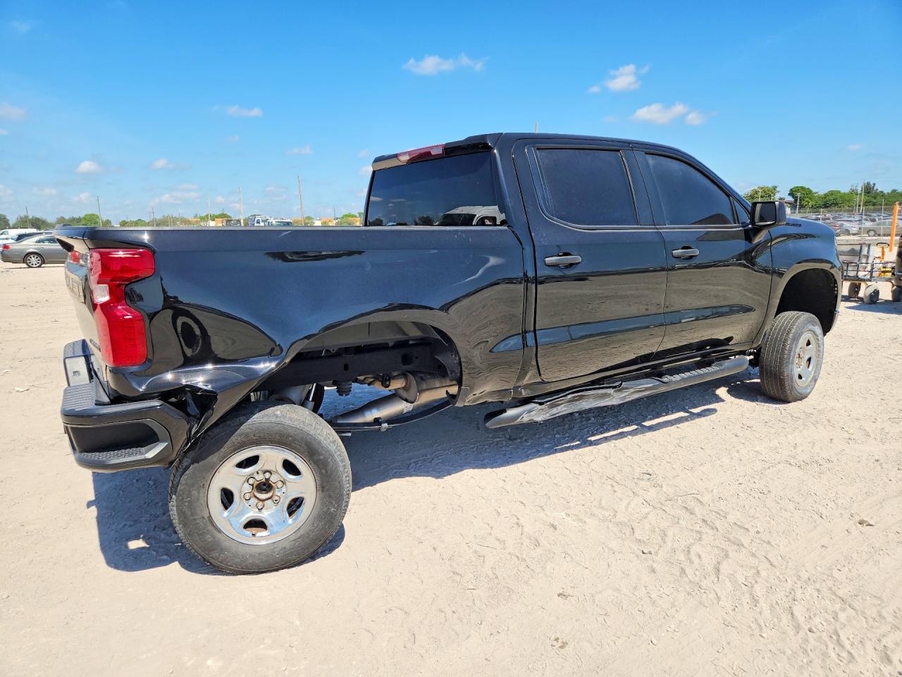 2024 CHEVROLET SILVERADO C1500 CUSTOM photo 3