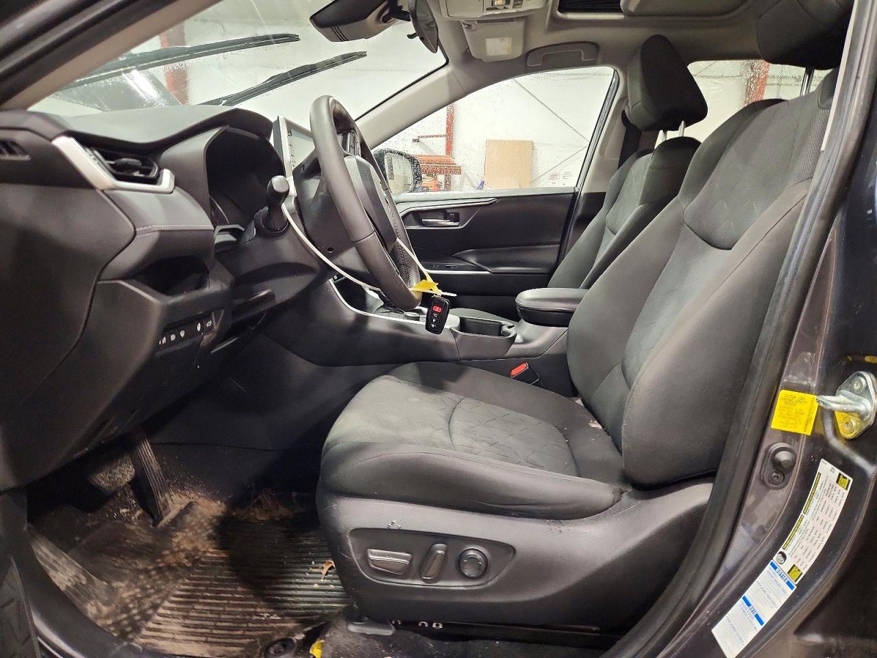 2022 TOYOTA RAV4 XLE photo 19