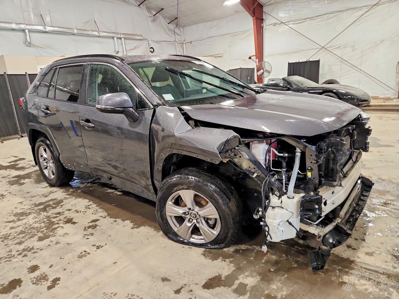 2022 TOYOTA RAV4 XLE photo 10