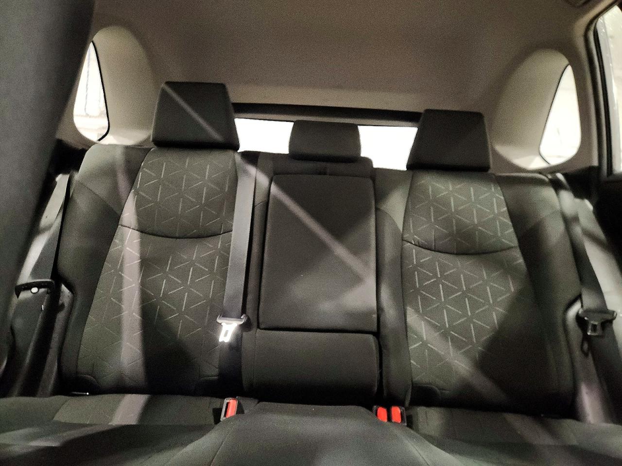 2022 TOYOTA RAV4 XLE photo 28