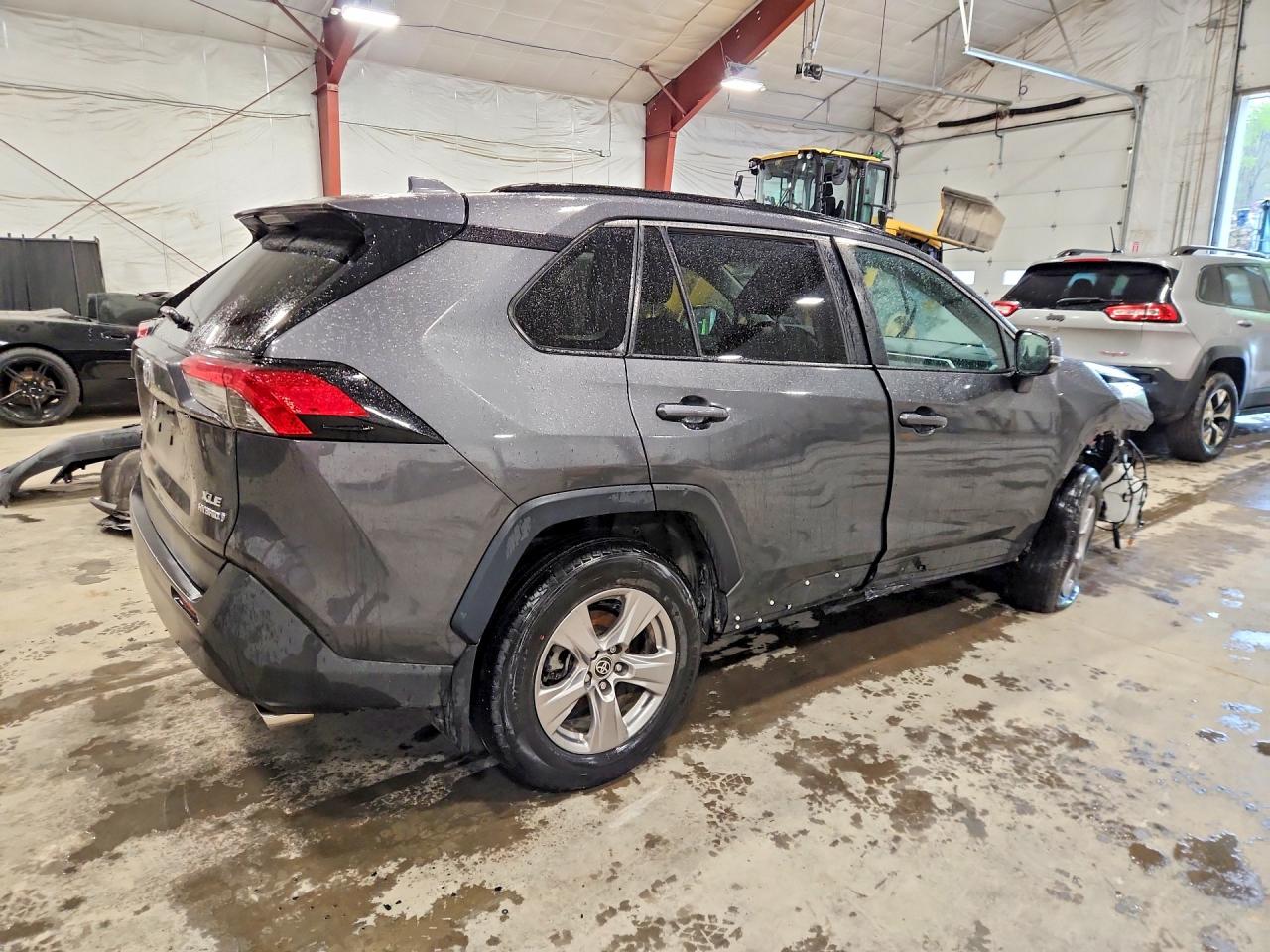 2022 TOYOTA RAV4 XLE photo 7