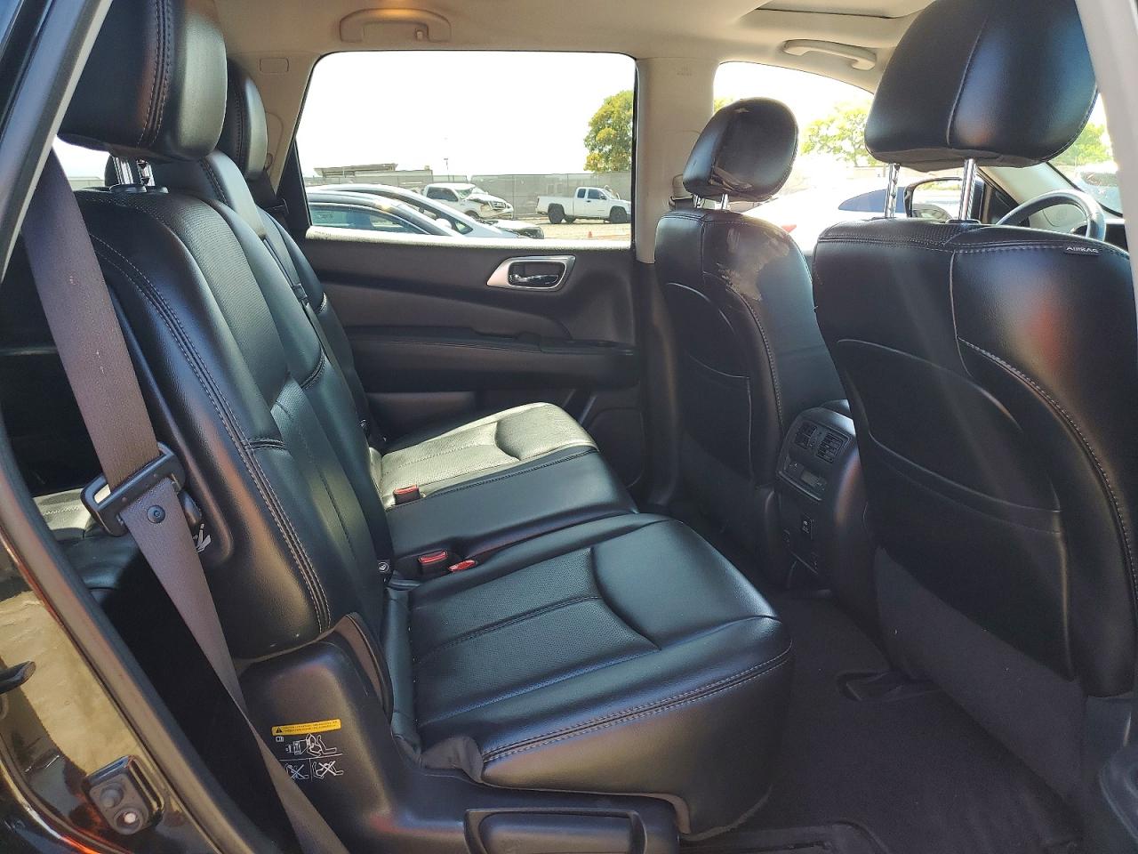 2017 NISSAN PATHFINDER PLATINUM photo 11