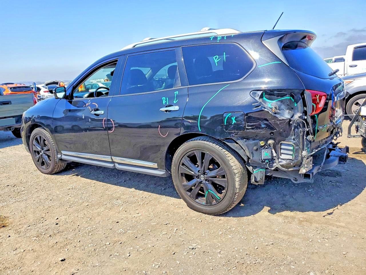 2017 NISSAN PATHFINDER PLATINUM photo 2