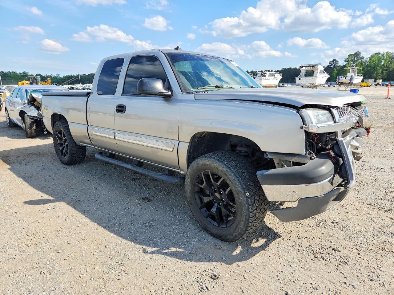 2003 CHEVROLET SILVERADO C1500 photo 4