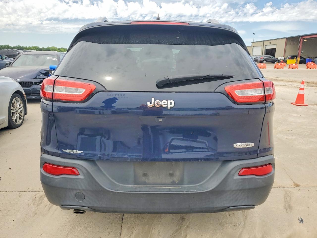 2015 JEEP CHEROKEE LATITUDE photo 11