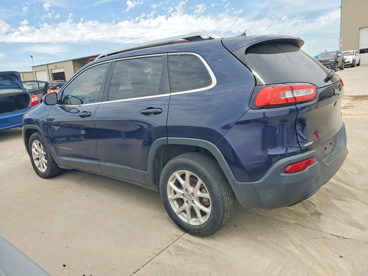 2015 JEEP CHEROKEE LATITUDE photo 3