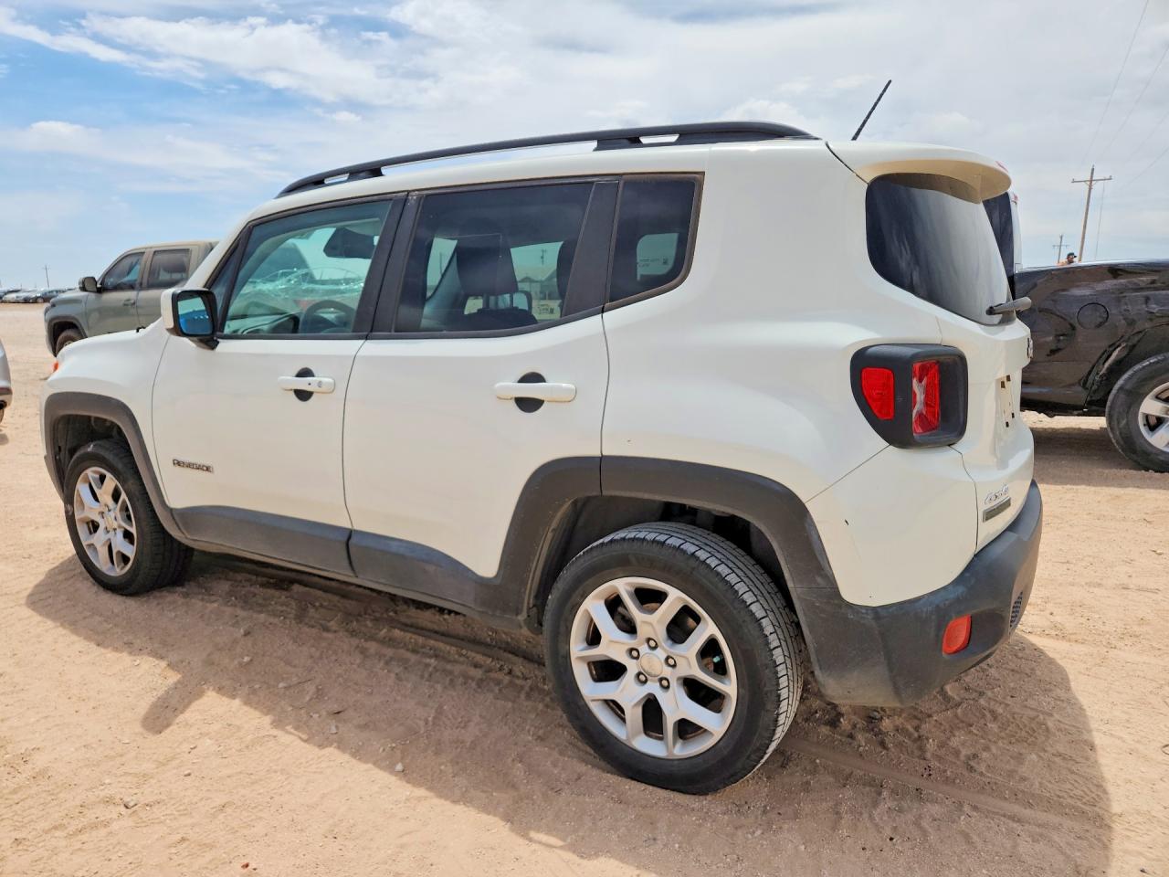 2017 JEEP RENEGADE LATITUDE photo 4