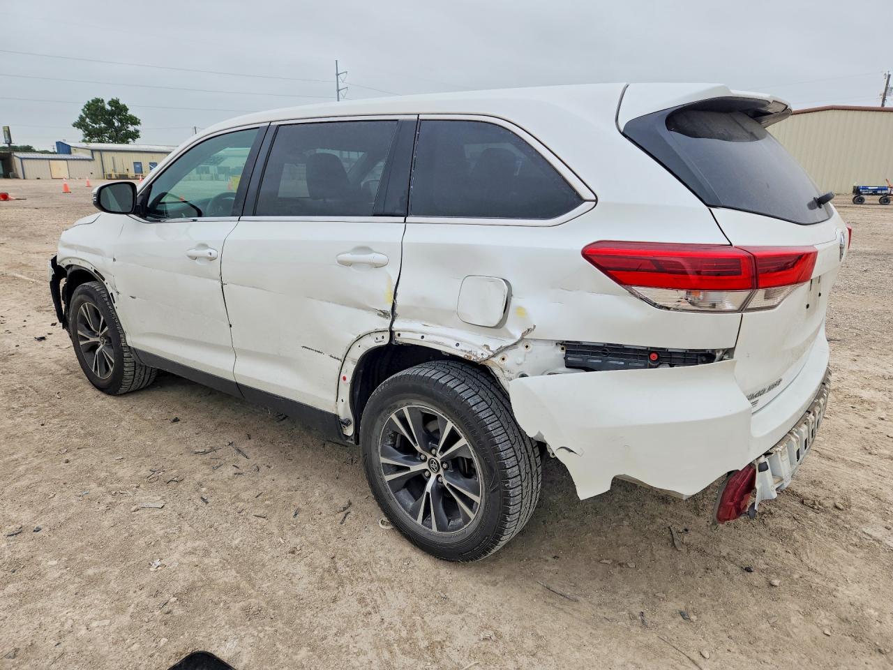 2019 TOYOTA HIGHLANDER LE photo 4