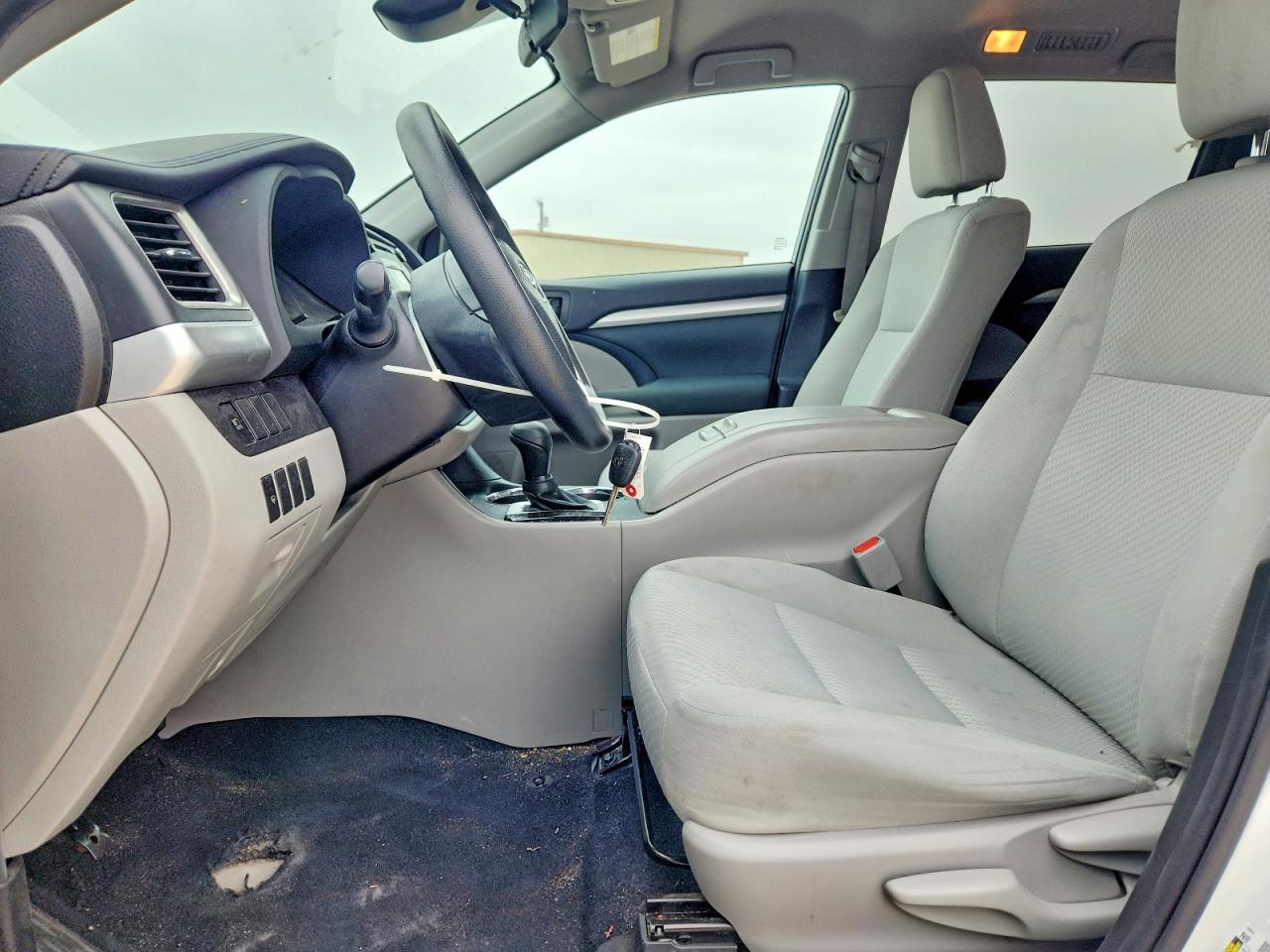 2019 TOYOTA HIGHLANDER LE photo 19