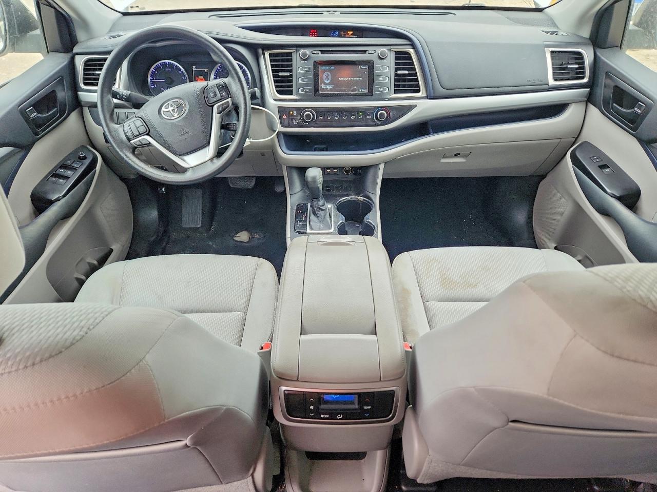2019 TOYOTA HIGHLANDER LE photo 22