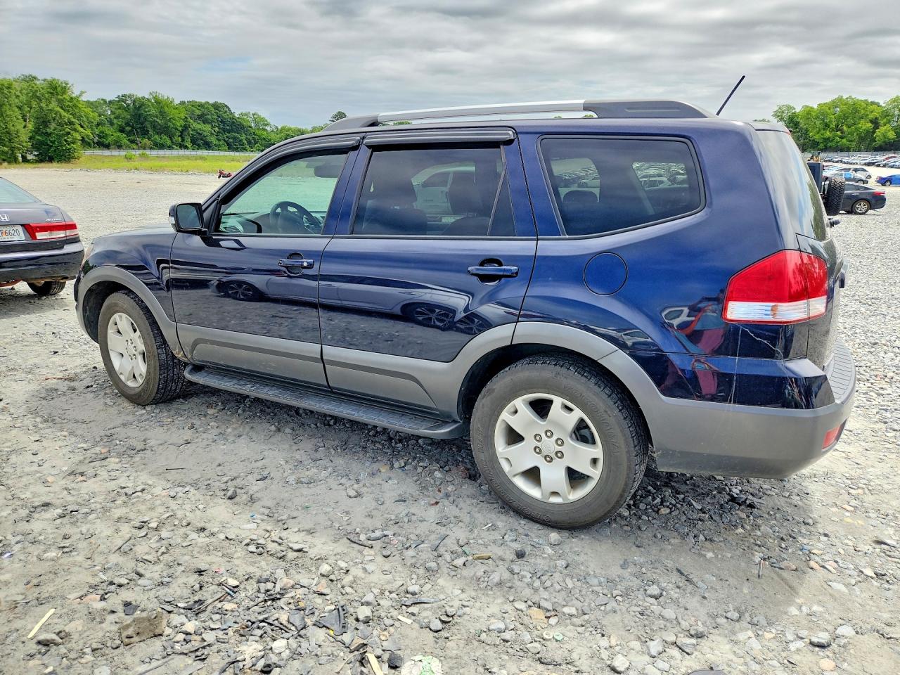 2009 KIA BORREGO LX photo 2