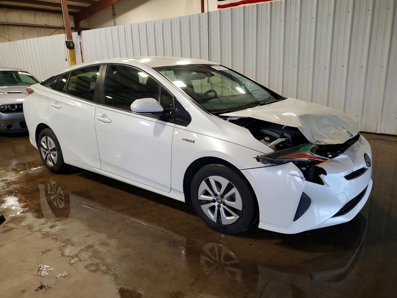 2017 TOYOTA PRIUS THREE photo 10